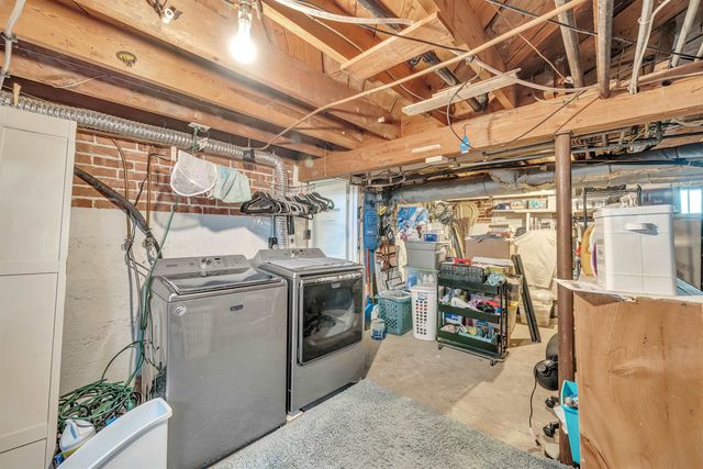 1319 John St, Winfield, KS 67156