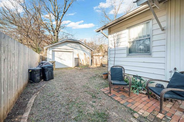 1319 John St, Winfield, KS 67156