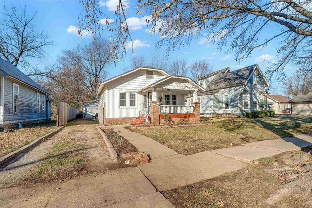 1319 John St, Winfield, KS 67156