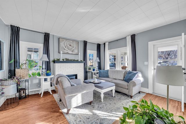 1319 John St, Winfield, KS 67156