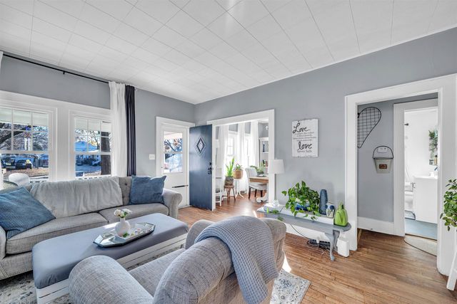 1319 John St, Winfield, KS 67156