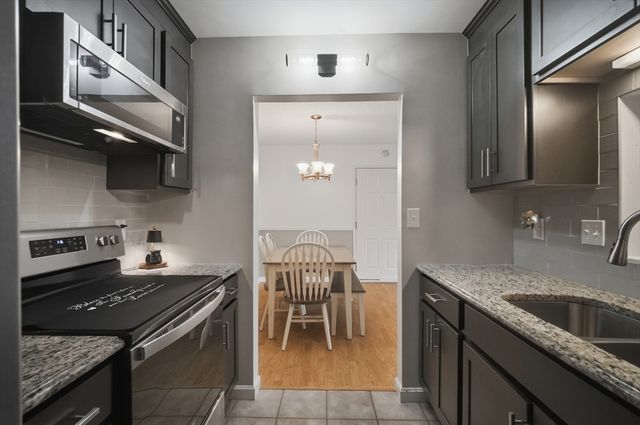 36 Maple Crest Cir F, Holyoke, MA 01040
