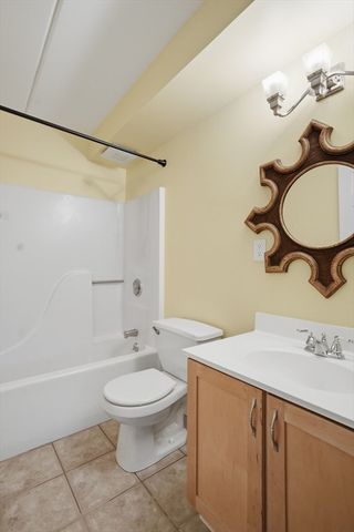 36 Maple Crest Cir F, Holyoke, MA 01040