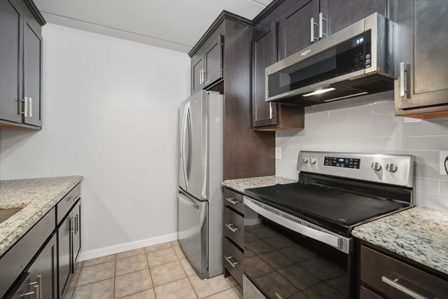 36 Maple Crest Cir F, Holyoke, MA 01040