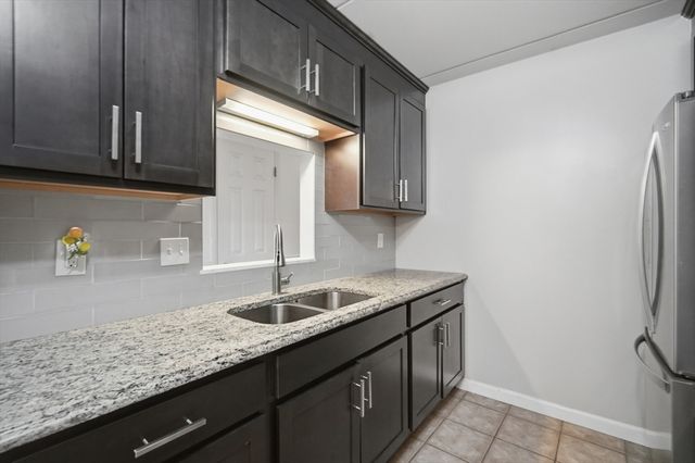 36 Maple Crest Cir F, Holyoke, MA 01040