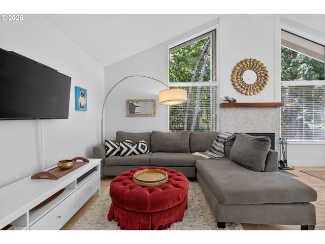 9925 Sw QUAIL POST Rd, Portland, OR 97219