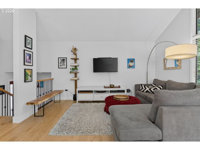 9925 Sw QUAIL POST Rd, Portland, OR 97219
