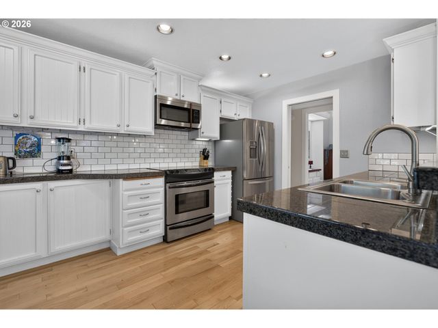 9925 Sw QUAIL POST Rd, Portland, OR 97219