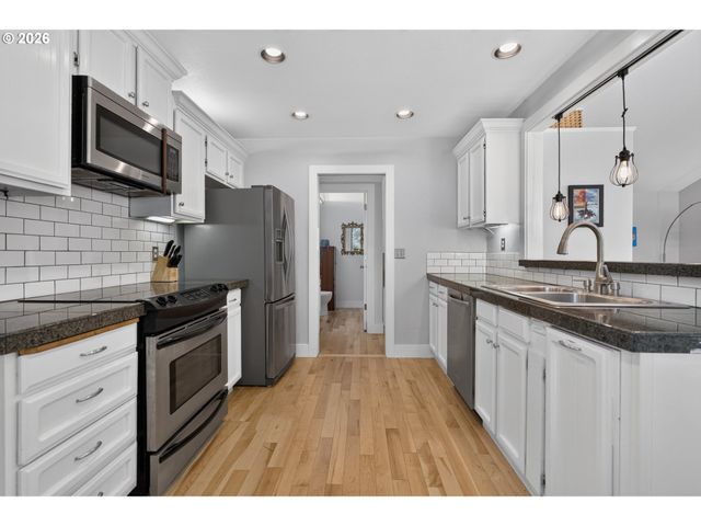 9925 Sw QUAIL POST Rd, Portland, OR 97219