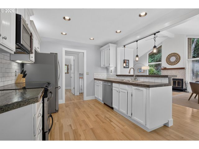 9925 Sw QUAIL POST Rd, Portland, OR 97219