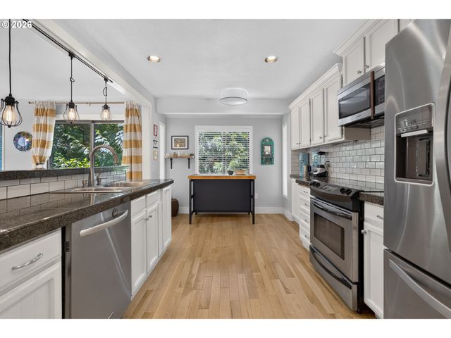 9925 Sw QUAIL POST Rd, Portland, OR 97219