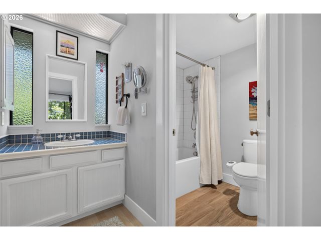 9925 Sw QUAIL POST Rd, Portland, OR 97219