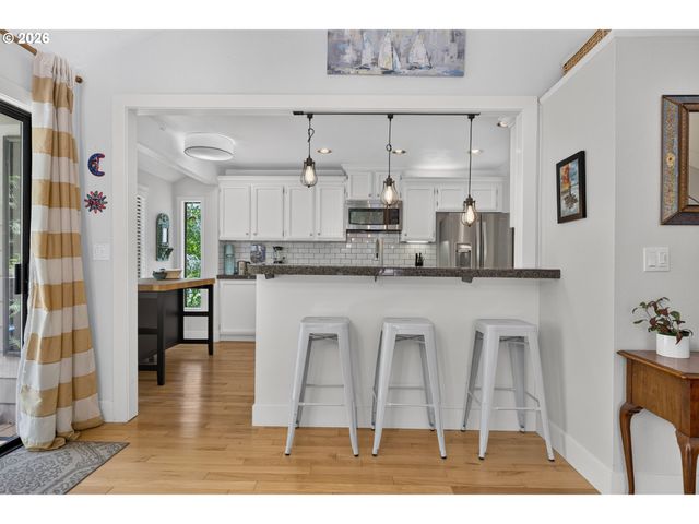 9925 Sw QUAIL POST Rd, Portland, OR 97219