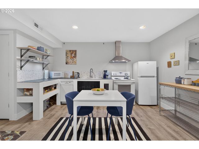 9925 Sw QUAIL POST Rd, Portland, OR 97219