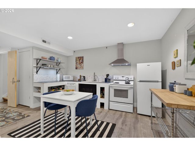 9925 Sw QUAIL POST Rd, Portland, OR 97219