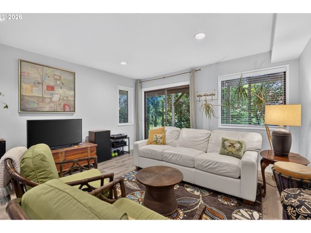 9925 Sw QUAIL POST Rd, Portland, OR 97219