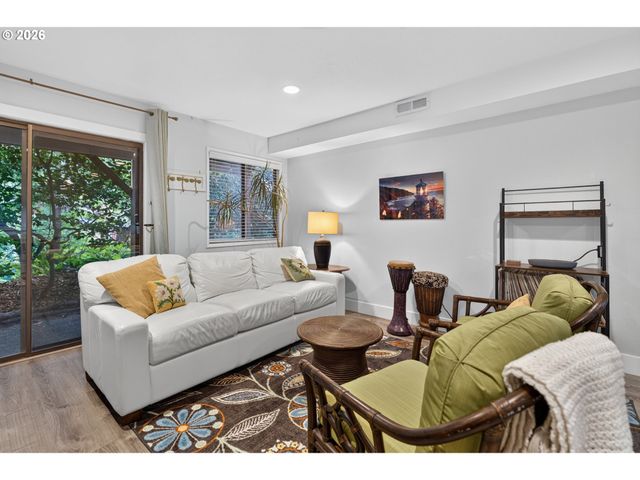 9925 Sw QUAIL POST Rd, Portland, OR 97219