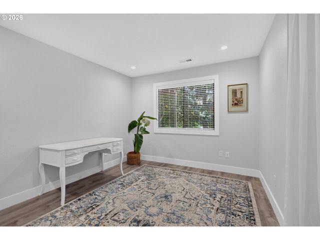 9925 Sw QUAIL POST Rd, Portland, OR 97219