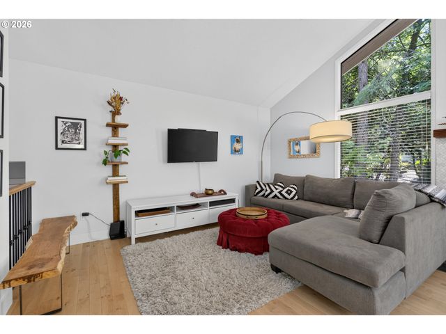 9925 Sw QUAIL POST Rd, Portland, OR 97219