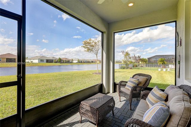 548 SE Plumeria Dr, Port St. Lucie, FL 34984