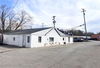 210 S Monroe St, City Of But Se, PA 16001