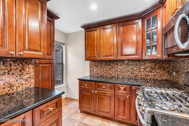 212 Sunshine Court 212, Parlin, NJ 08859