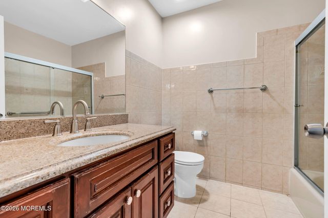 212 Sunshine Court 212, Parlin, NJ 08859