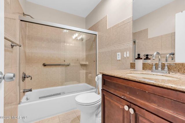 212 Sunshine Court 212, Parlin, NJ 08859