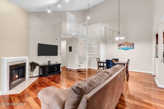 212 Sunshine Court 212, Parlin, NJ 08859