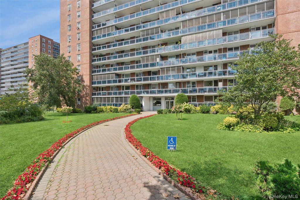 97-37 63rd Road 6F, Rego Park, NY 11374 — photo 2