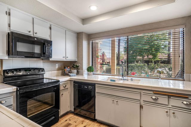 42334 Sari Court, Palm Desert, CA 92211