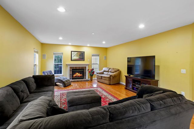 20941 LOHENGRIN CT, Ashburn, VA 20147