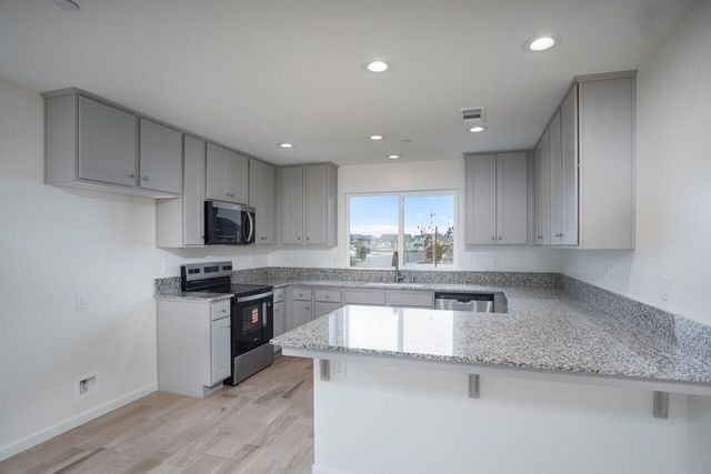 1354 N Camelot Street Brs 25, Porterville, CA 93257