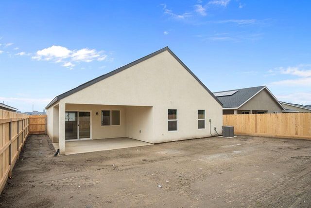 1354 N Camelot Street Brs 25, Porterville, CA 93257