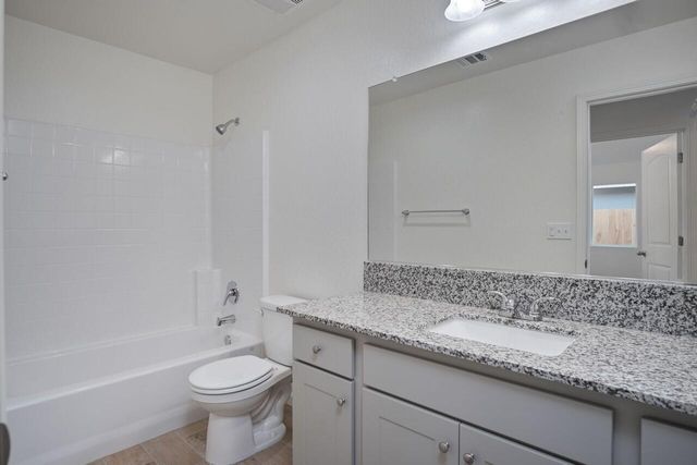 1354 N Camelot Street Brs 25, Porterville, CA 93257