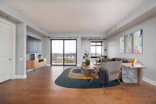 717 S Riverside Dr Apt 1105, Memphis, TN 38103