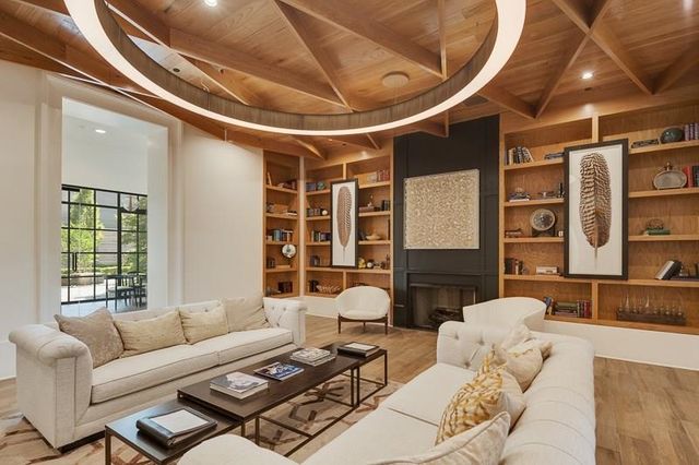 717 S Riverside Dr Apt 1105, Memphis, TN 38103