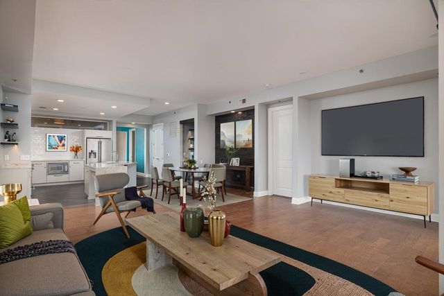 717 S Riverside Dr Apt 1105, Memphis, TN 38103