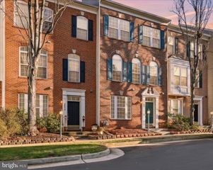 46212 WALES TER, Sterling, VA 20165