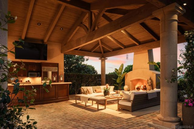 5962 Rancho Diegueno Rd, Rancho Santa Fe, CA 92067