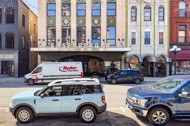 212 N Center Street 402, Bloomington, IL 61701