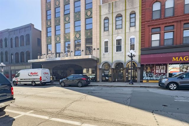 212 N Center Street 402, Bloomington, IL 61701