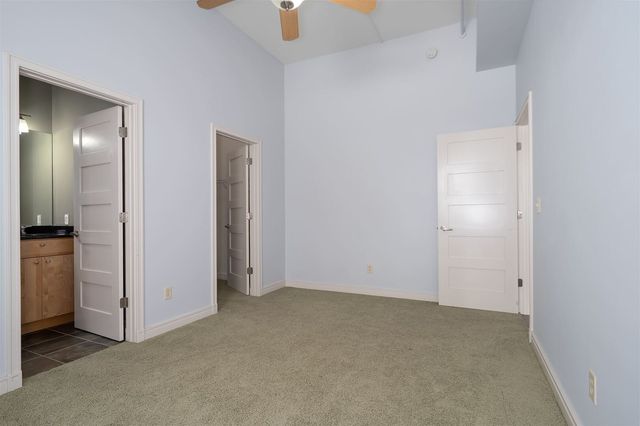 212 N Center Street 402, Bloomington, IL 61701