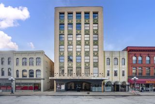 212 N Center Street 402, Bloomington, IL 61701