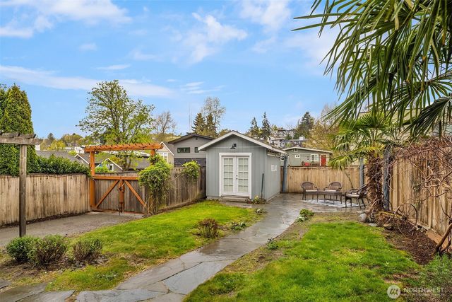 227 29th Avenue E, Seattle, WA 98112