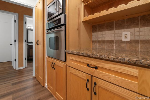 33786 Vista Drive, Farmington Hills, MI 48331