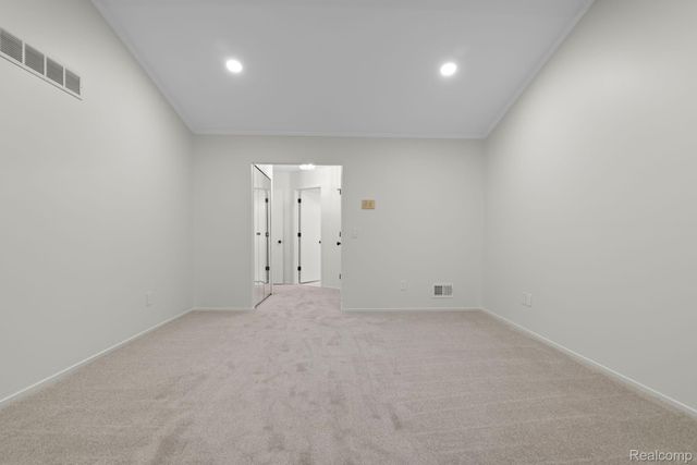 33786 Vista Drive, Farmington Hills, MI 48331