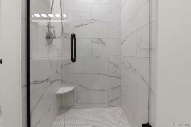 33786 Vista Drive, Farmington Hills, MI 48331