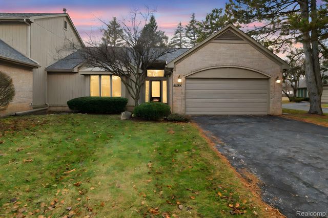 33786 Vista Drive, Farmington Hills, MI 48331