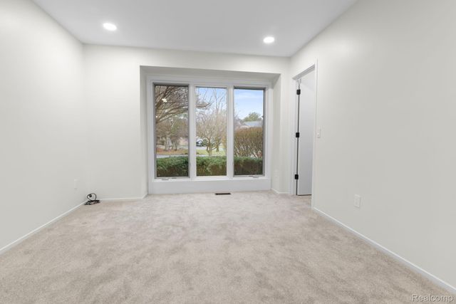 33786 Vista Drive, Farmington Hills, MI 48331